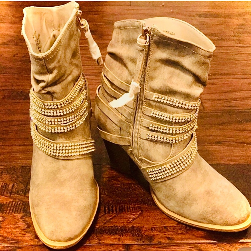 DAISY FUENTES BOOTS w/ rhinestones, Paper still on Zips. GORGEOUS! Size 6, NWOT!